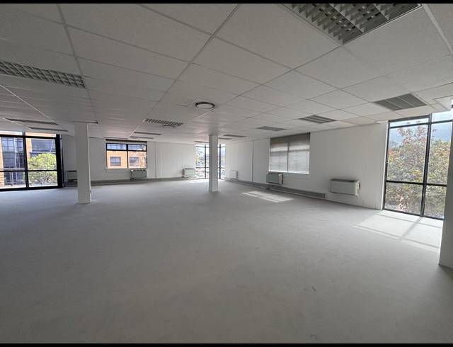 400M² OFFICE TO LET IN PLATTEKLOOF 3